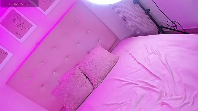 EIMY BRIGHT online show from April 22, 2:13 pm