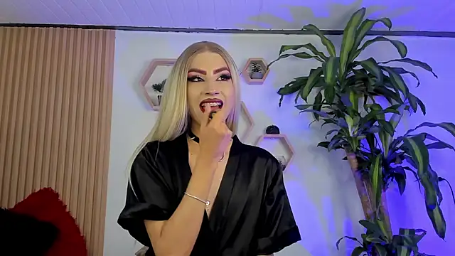 BrianaSchafer online show from February 17, 8:05 pm