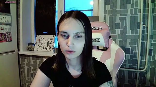 Snapshot of BlackHe4rts_ chatting on December 15, 2:19 am BlackHe4rts  online show from December 15, 2:19 am