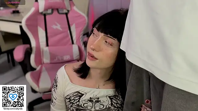 Vailyreb  online show from November 12, 4:39 pm