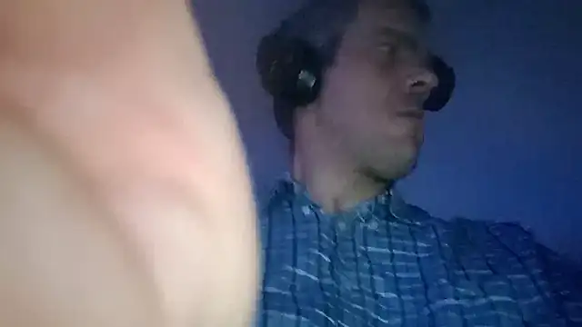 Snapshot of sexsuchti80 chatting on October 31, 3:05 am sexsuchti80 online show from October 31, 3:05 am