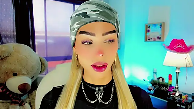 Snapshot of dollswit01 chatting on January 25, 7:38 pm dollswit01 online show from January 25, 7:38 pm