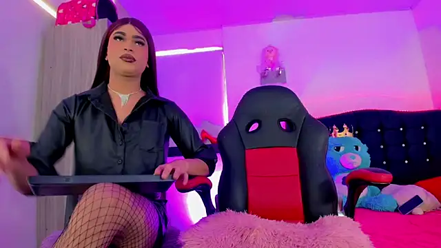 Hellen moons   online show from November 5, 7:14 pm