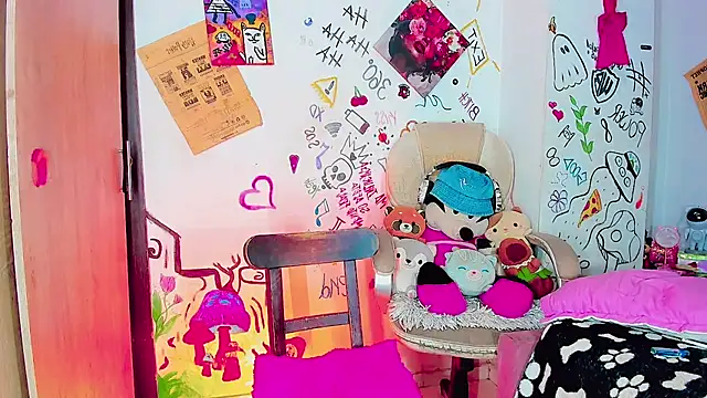 bloom444 online show from August 9, 7:24 am