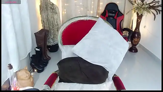 rubyylowell online show from August 4, 6:36 pm