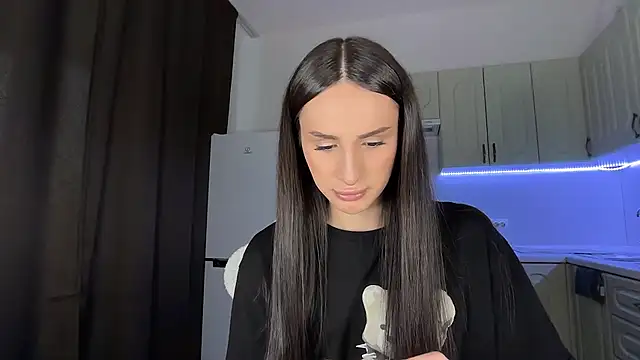 Kim Oberlin  online show from February 28, 1:07 pm