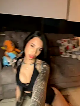 Snapshot of alessia_iris19 chatting on October 22, 12:23 am alessia iris19 online show from October 22, 12:23 am