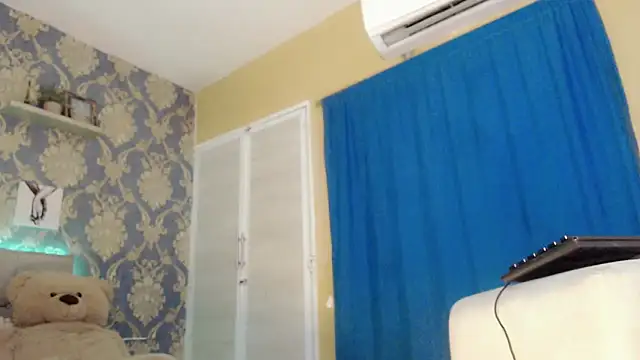 nicoledollts online show from November 6, 4:23 am