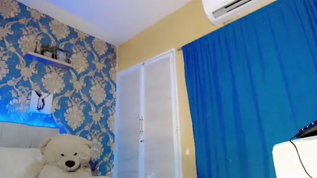 nicoledollts online show from February 8, 12:50 am