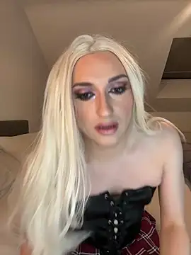 littlebambi26 online show from May 1, 11:42 pm