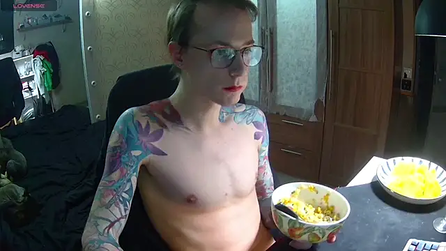 Julia dolls online show from December 31, 8:56 pm