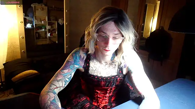 Julia dolls online show from March 17, 6:21 pm