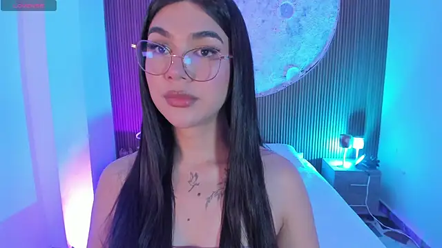 RoseCassie online show from August 4, 2:01 pm