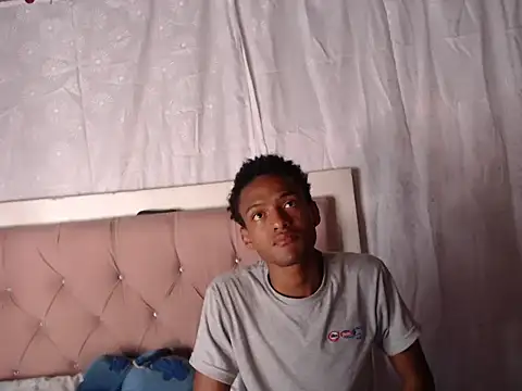 khiara2001 online show from March 19, 9:15 pm