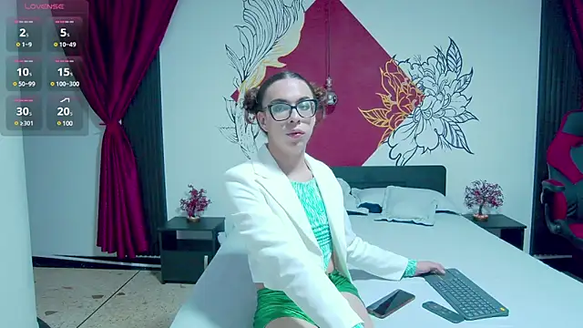 AuroraStartrainn online show from March 11, 1:01 pm