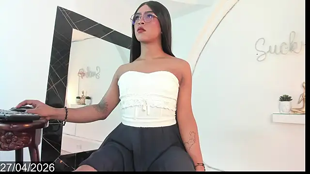 Vicky Hottman online show from April 28, 1:48 pm