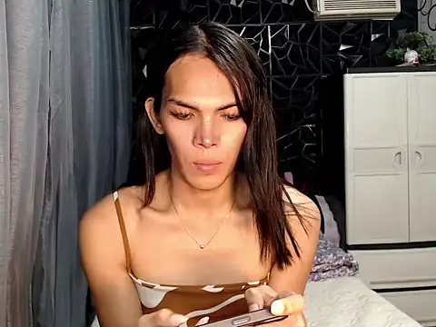 ladyhotcuming online show from May 3, 9:47 am