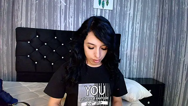 Alicee Moonn online show from December 17, 9:31 pm