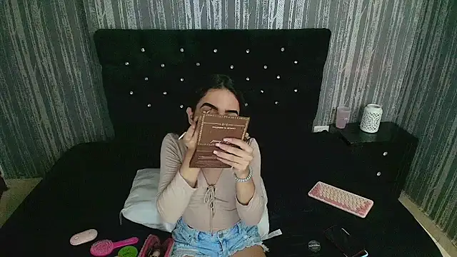 Alicee Moonn online show from July 3, 10:48 pm