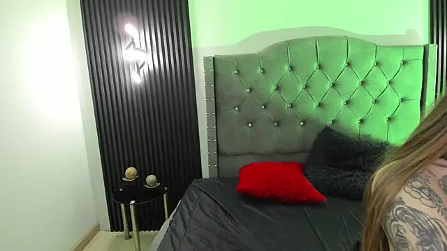 Scarbadgirl  online show from April 25, 4:05 am