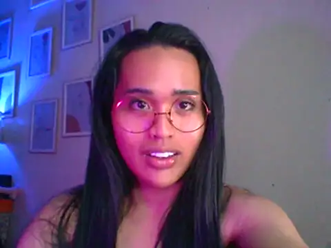 urmidnightcravingsxx online show from July 6, 3:36 pm