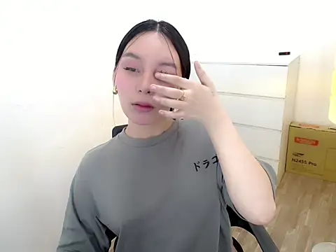 holly tabby online show from November 15, 7:23 pm