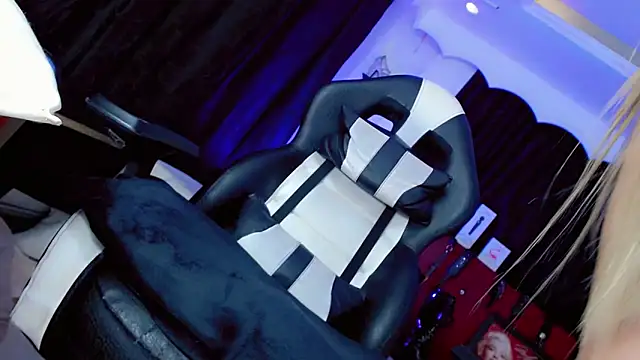 Yareth Rouss  online show from March 4, 7:14 am