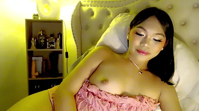 miyaa Moore online show from May 23, 1:07 pm