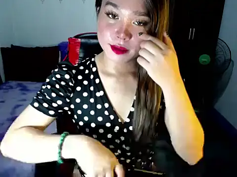 Urassiansweetcummer online show from November 4, 2:22 am