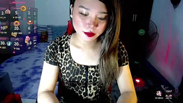 Urassiansweetcummer online show from February 16, 2:43 am