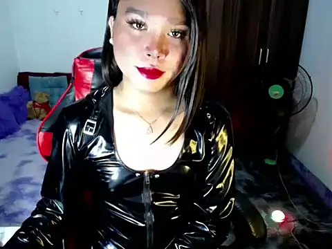 Urassiansweetcummer online show from May 5, 2:06 am