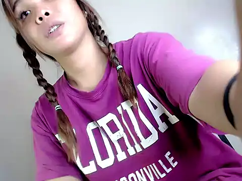 yolly fox online show from May 4, 3:06 pm