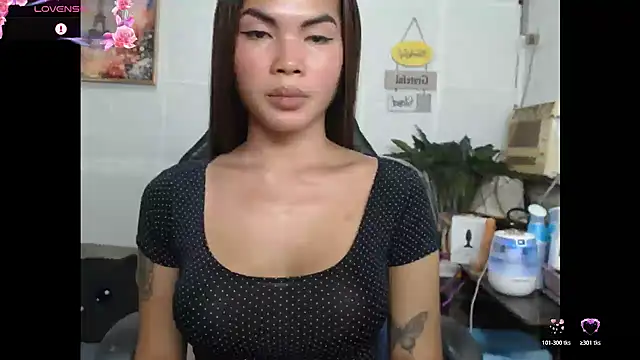 lucyheart777 online show from August 5, 2:28 am