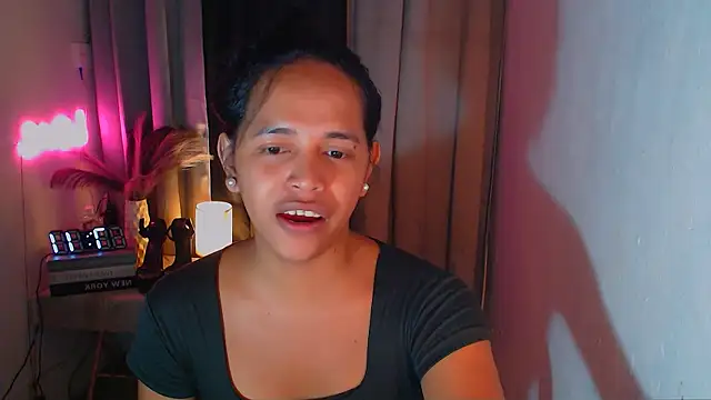 Lorainnelustts online show from December 16, 9:58 am