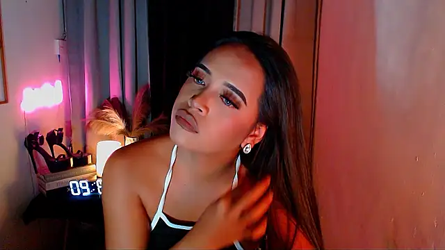 Lorainnelustts online show from February 3, 6:22 am