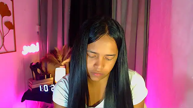 Lorainnelustts online show from February 7, 7:36 am