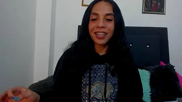 Adrianna Arias online show from November 30, 4:37 am