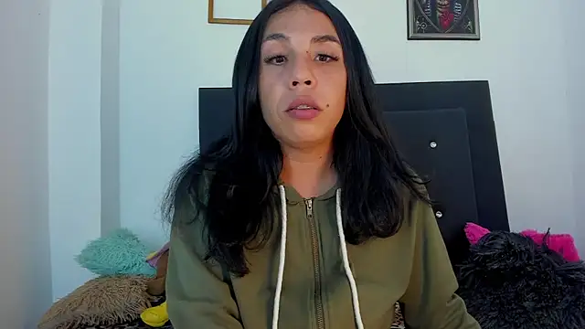 Adrianna Arias online show from December 2, 3:31 am