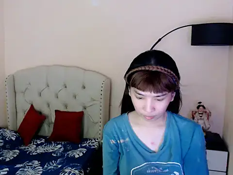 ShantalFoxxy  online show from July 14, 6:51 am