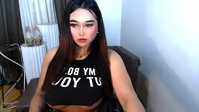 Lilly-lou online show from February 4, 4:11 pm