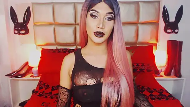 Snapshot of Mistress4fun chatting on October 2, 11:22 am Mistress4fun online show from October 2, 11:22 am