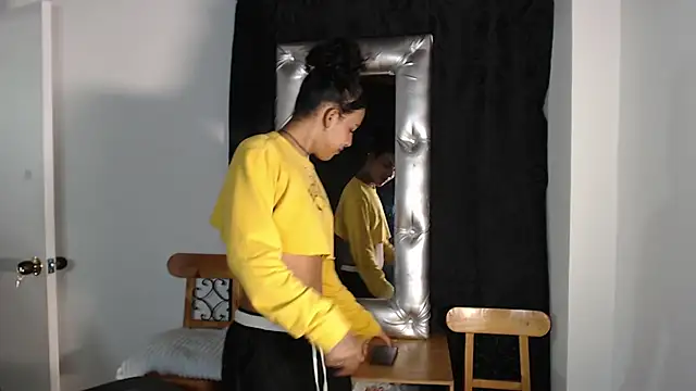 Snapshot of julieta_sweet_ chatting on October 3, 3:50 am julieta sweet online show from October 3, 3:50 am