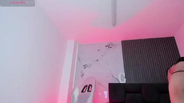 chloesagee online show from June 25, 10:47 pm
