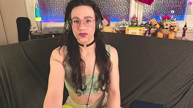 Zesty Peach online show from March 5, 1:32 am