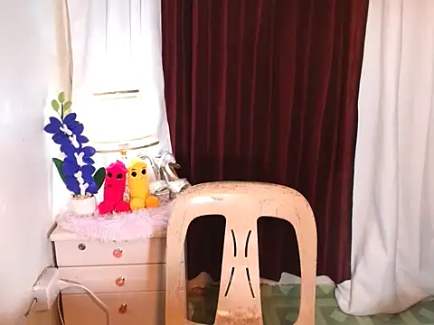 Gwensweetcum online show from May 4, 5:29 pm