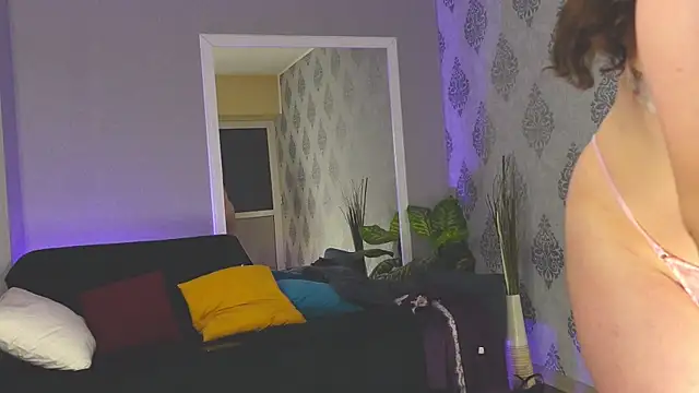 PeachyPixiee online show from May 9, 8:54 am