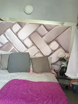 Ashleyroberst online show from July 28, 3:21 pm