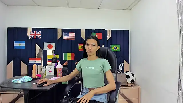 Aisha hotts777 online show from July 5, 8:37 pm