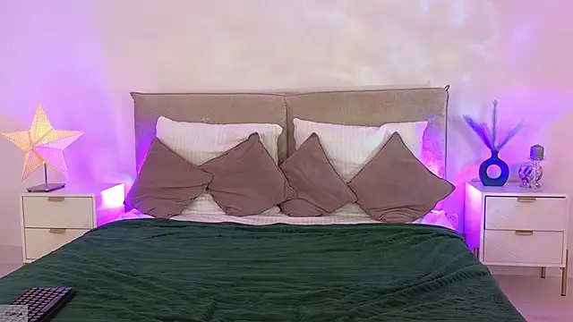 Jules night online show from November 26, 9:28 pm