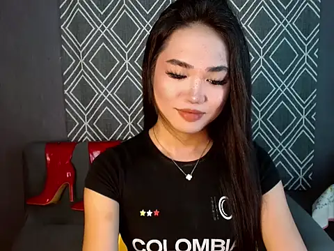 Snapshot of hugesignificant_69 chatting on October 10, 5:41 am hugesignificant 69 online show from October 10, 5:41 am